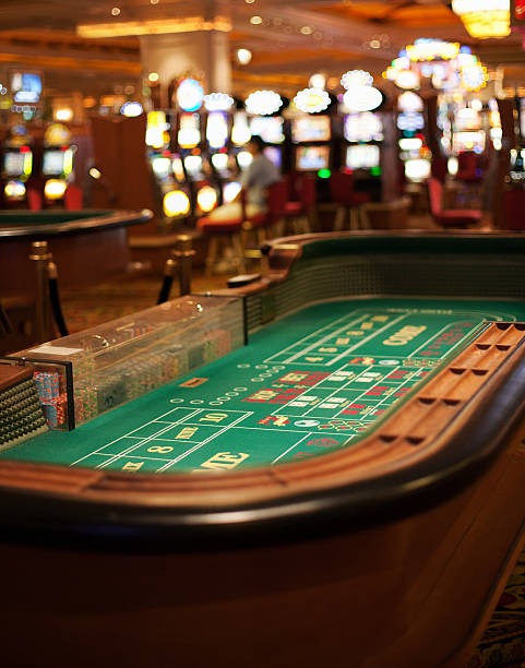 Slot game interface showing Aviator crash game with multiplier counter and cash-out button